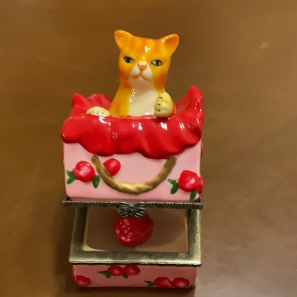 Porcelain Cat Trinket, Pill, Jewelry Box. Still Has Original Tag. - Picture 10 of 10